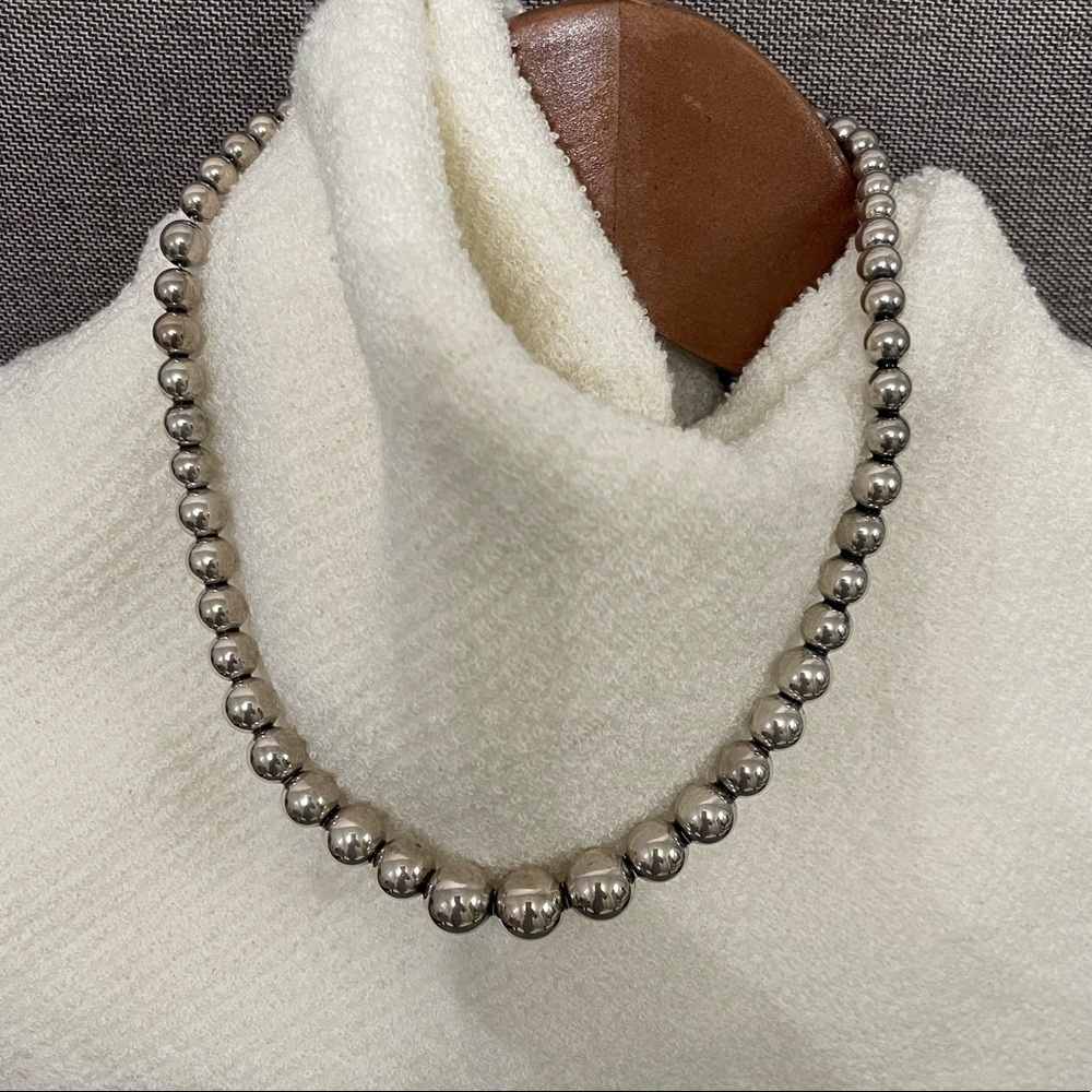 Tiffany HardWear graduated ball necklace